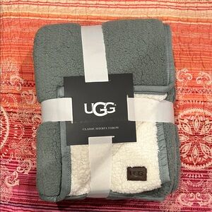 UGG Sherpa Throw Blanket - Sea Green and Cream